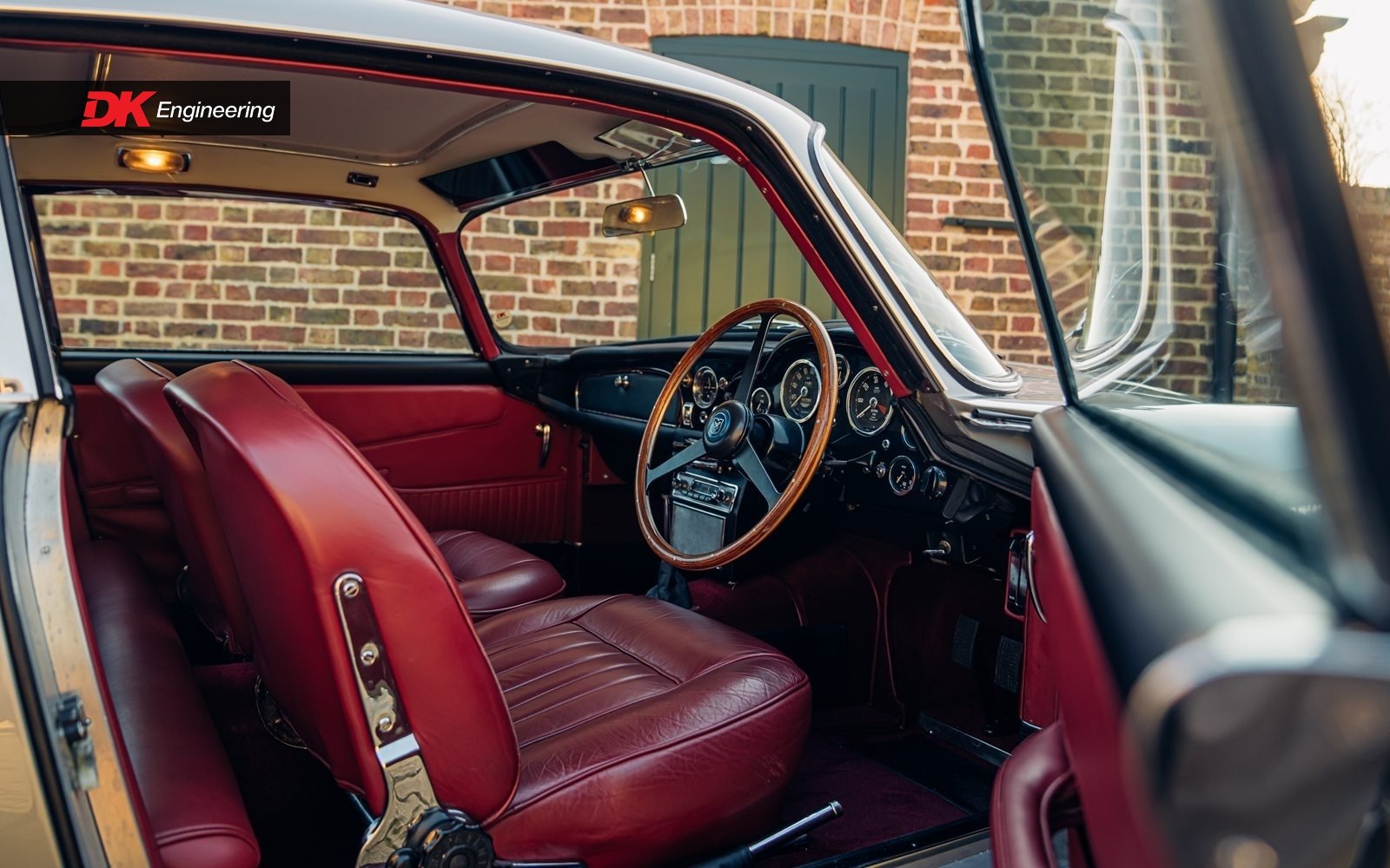 1964 Aston Martin DB5 - UK Supplied - Silver Birch over Burgundy, foto 12