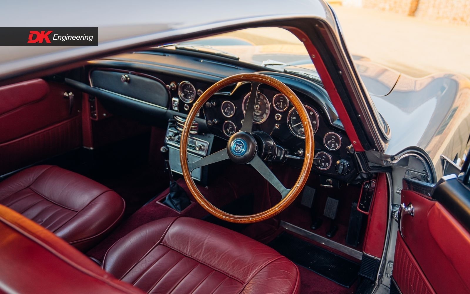 1964 Aston Martin DB5 - UK Supplied - Silver Birch over Burgundy, foto 8