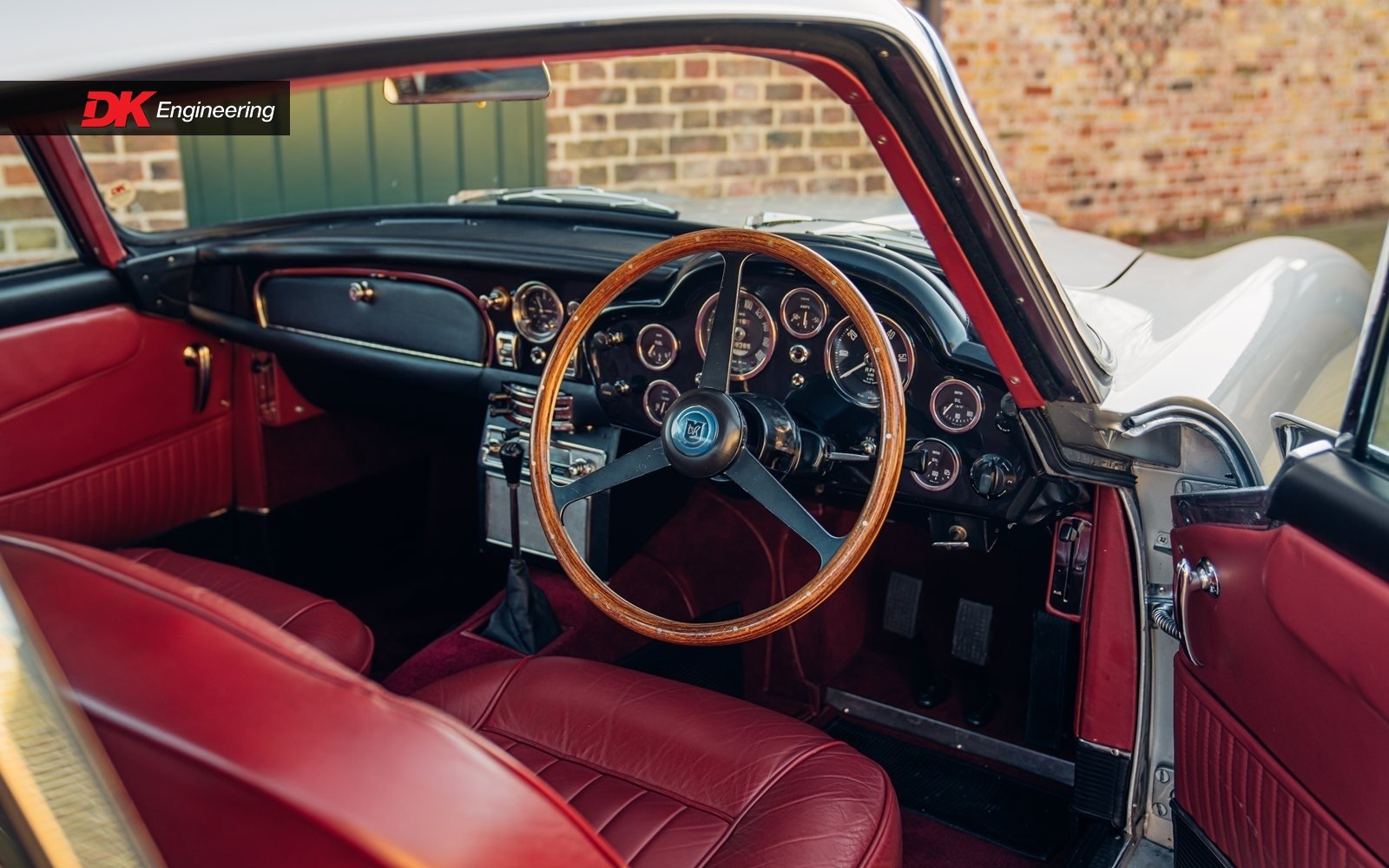 1964 Aston Martin DB5 - UK Supplied - Silver Birch over Burgundy, foto 4