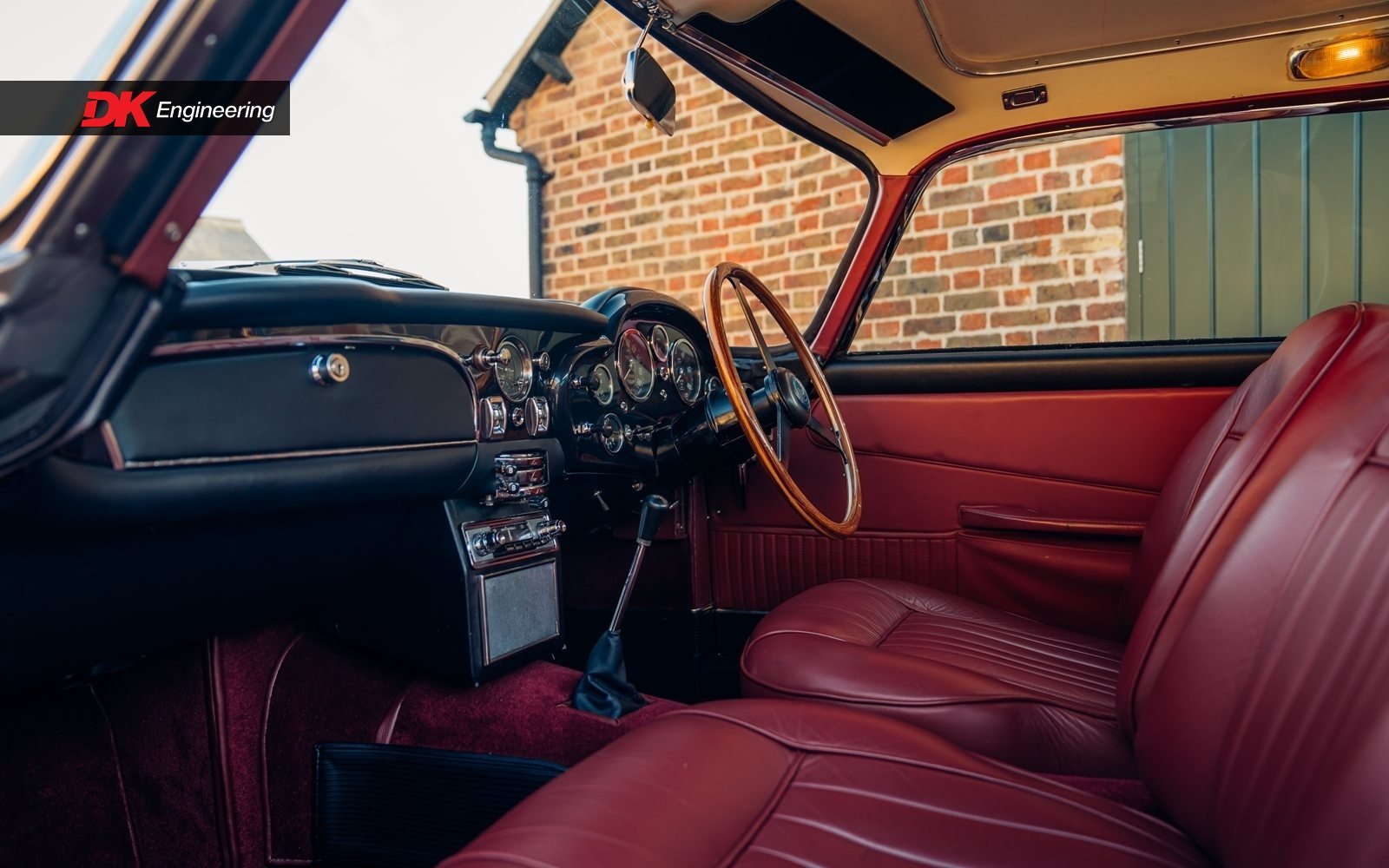 1964 Aston Martin DB5 - UK Supplied - Silver Birch over Burgundy, foto 10