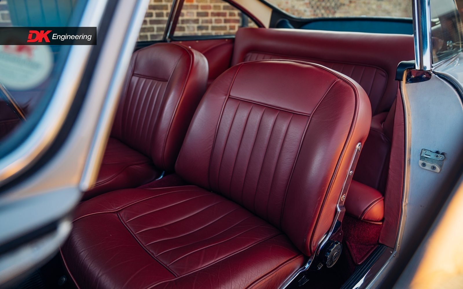 1964 Aston Martin DB5 - UK Supplied - Silver Birch over Burgundy, foto 5