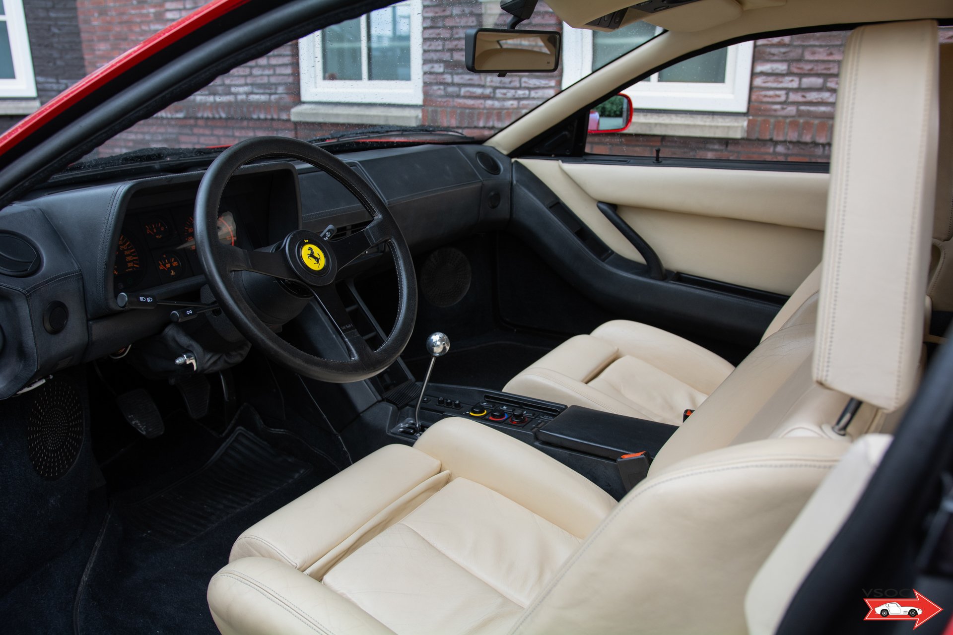 1987 Ferrari Testarossa - 'Rosso'. Just arrived! Finished in the iconic combination of Red over a Cream leather interior, foto 8