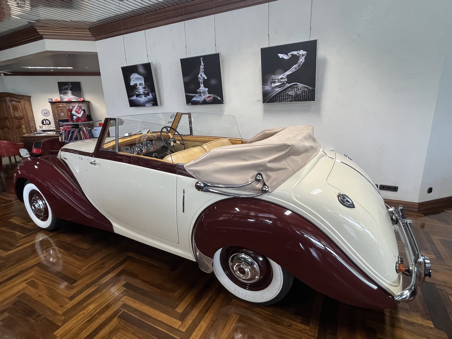 1949 Lagonda 2.6/3-Litre - Aston Martin DHC, foto 2