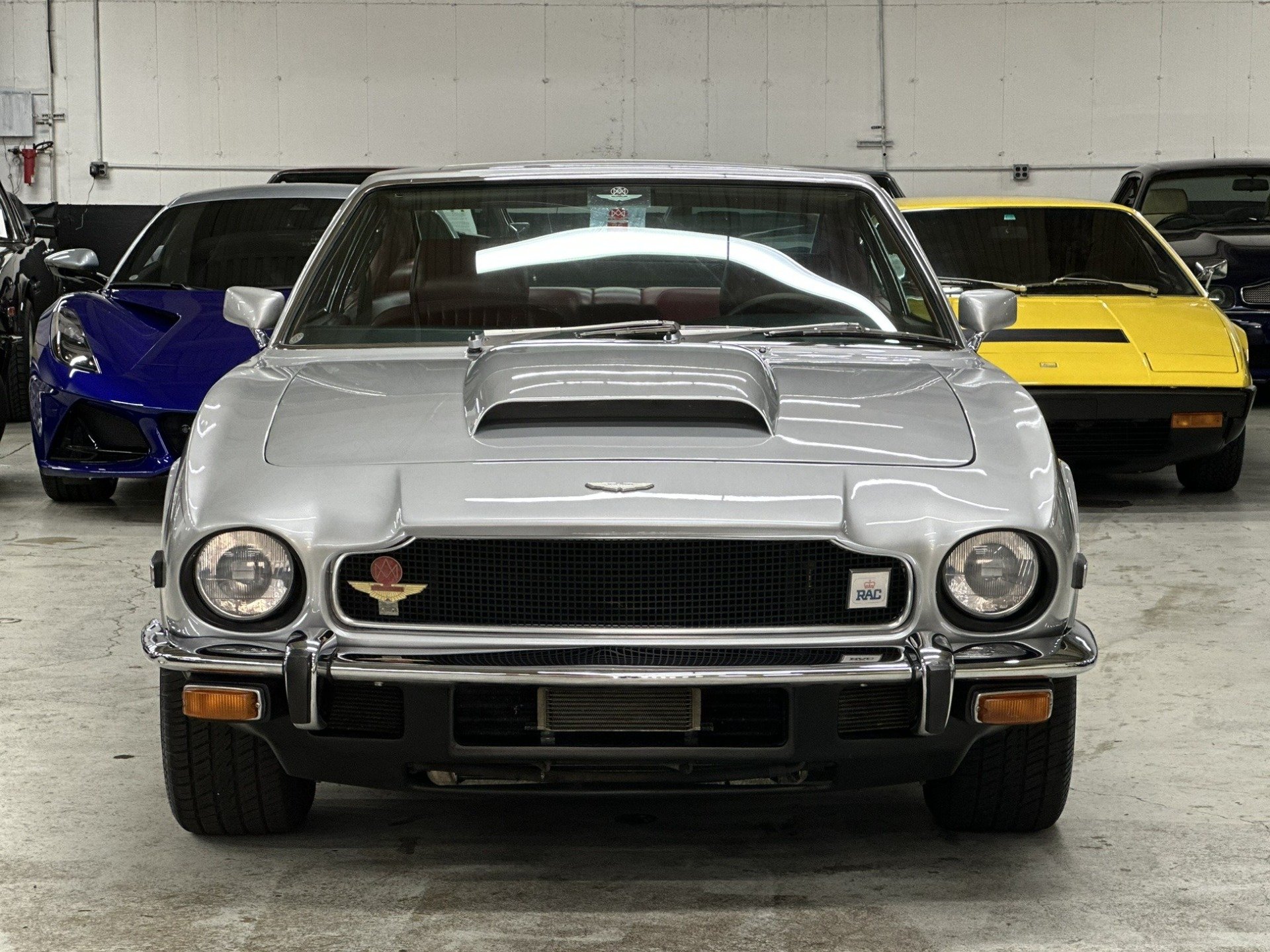 1977 Aston Martin V8, foto 2