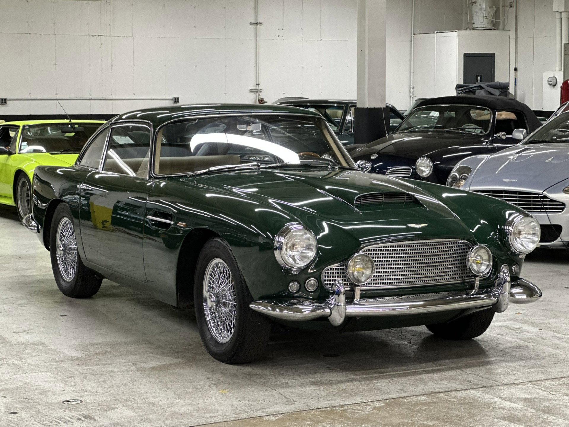 1960 Aston Martin DB4, foto 1