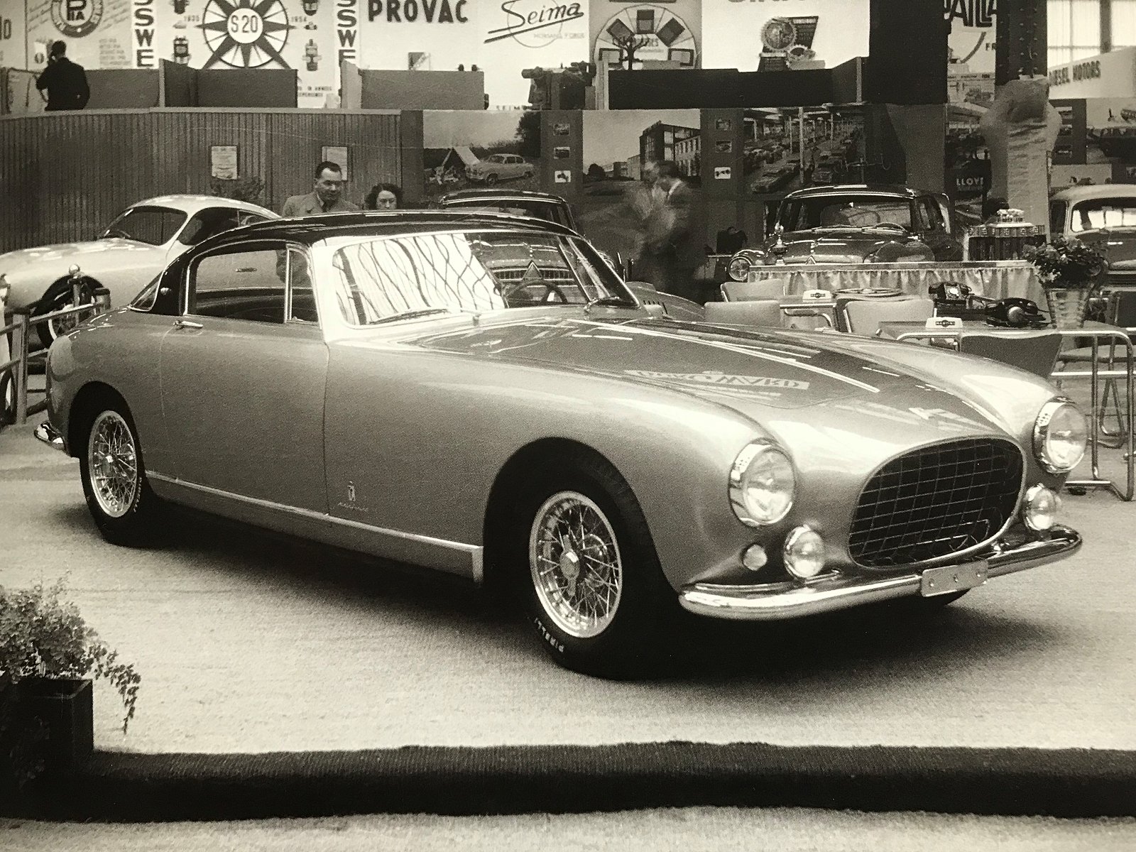 1954 Ferrari 250 - Europa - PARIS MOTOR SHOW 1954 - ONE OF TWO LOW ROOF EUROPA - FERRARI CLASSICHE RED BOOK, foto 4