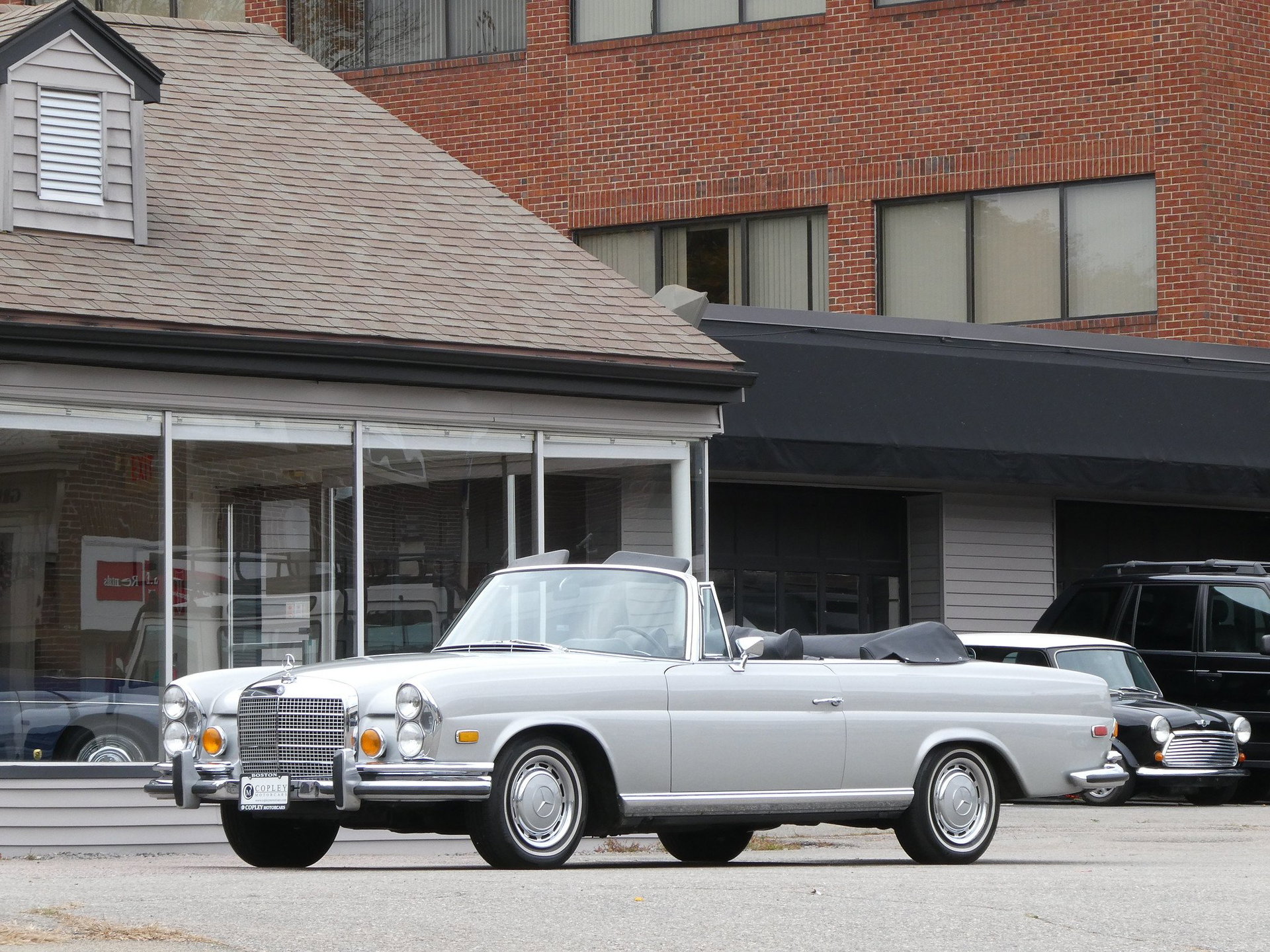 1970 Mercedes-Benz S-Class W111/112 - 280SE low-grille cabriolet | previous marque specialist restoration | original colors | one of 200 low-grille 280SE cabriolet USA example, foto 2