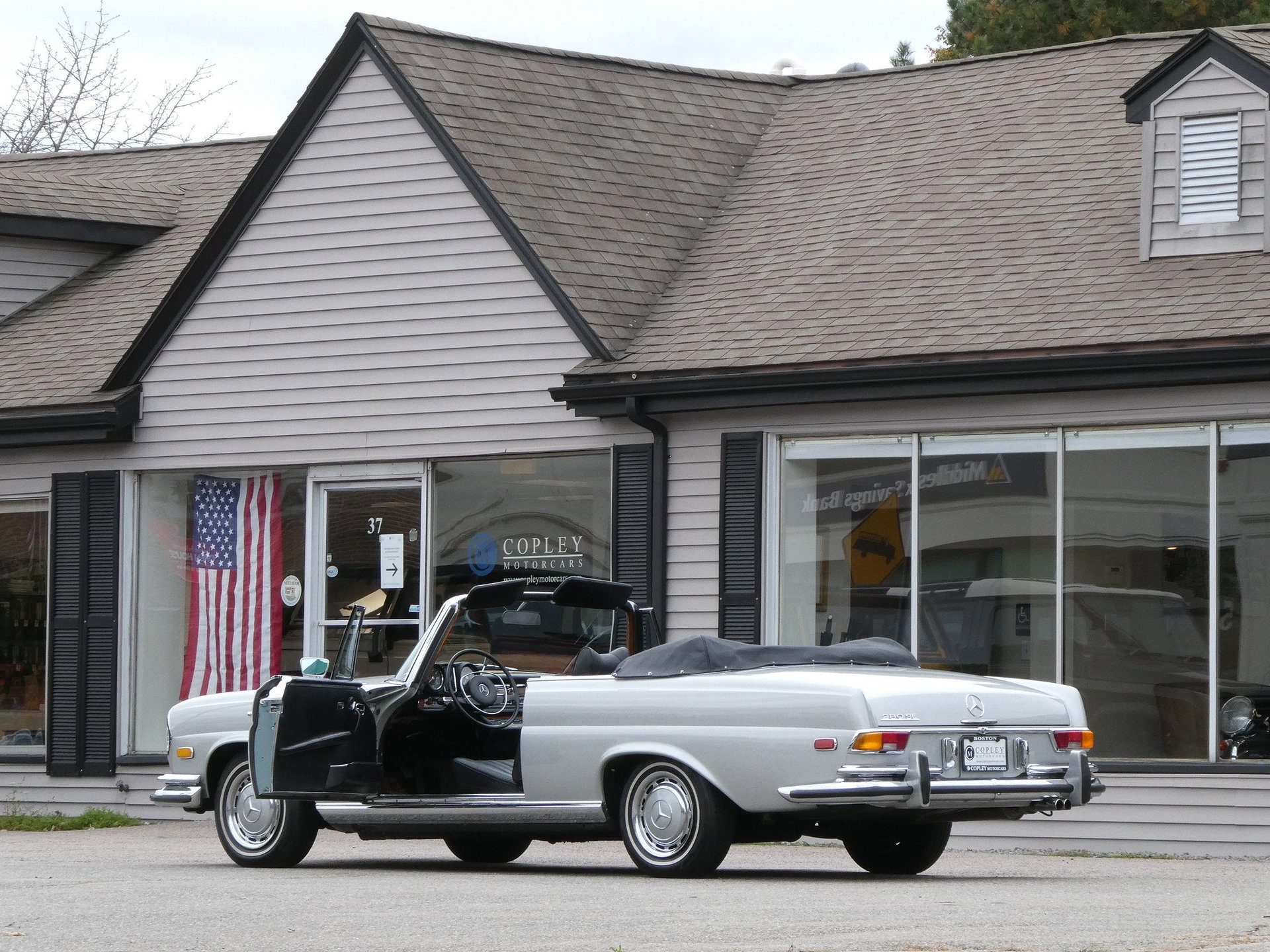 1970 Mercedes-Benz S-Class W111/112 - 280SE low-grille cabriolet | previous marque specialist restoration | original colors | one of 200 low-grille 280SE cabriolet USA example, foto 4
