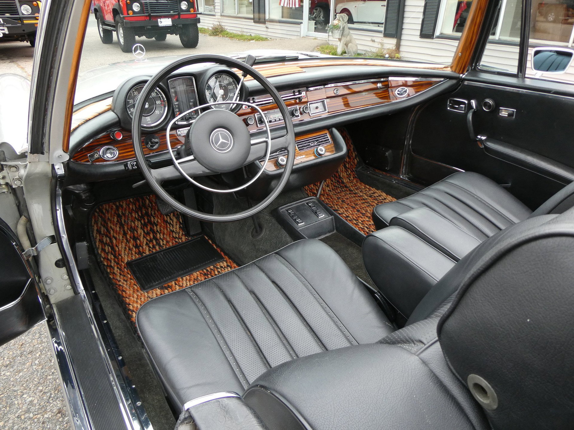1970 Mercedes-Benz S-Class W111/112 - 280SE low-grille cabriolet | previous marque specialist restoration | original colors | one of 200 low-grille 280SE cabriolet USA example, foto 6