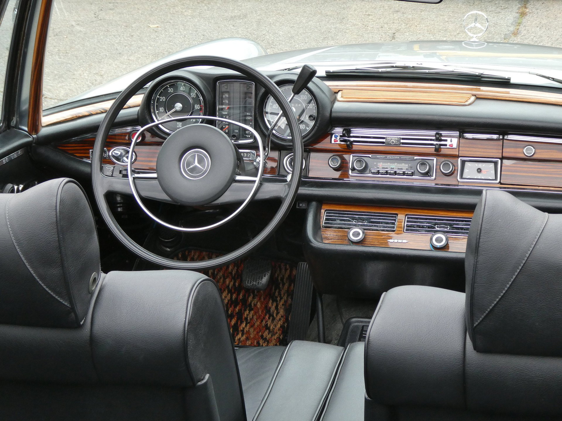 1970 Mercedes-Benz S-Class W111/112 - 280SE low-grille cabriolet | previous marque specialist restoration | original colors | one of 200 low-grille 280SE cabriolet USA example, foto 9