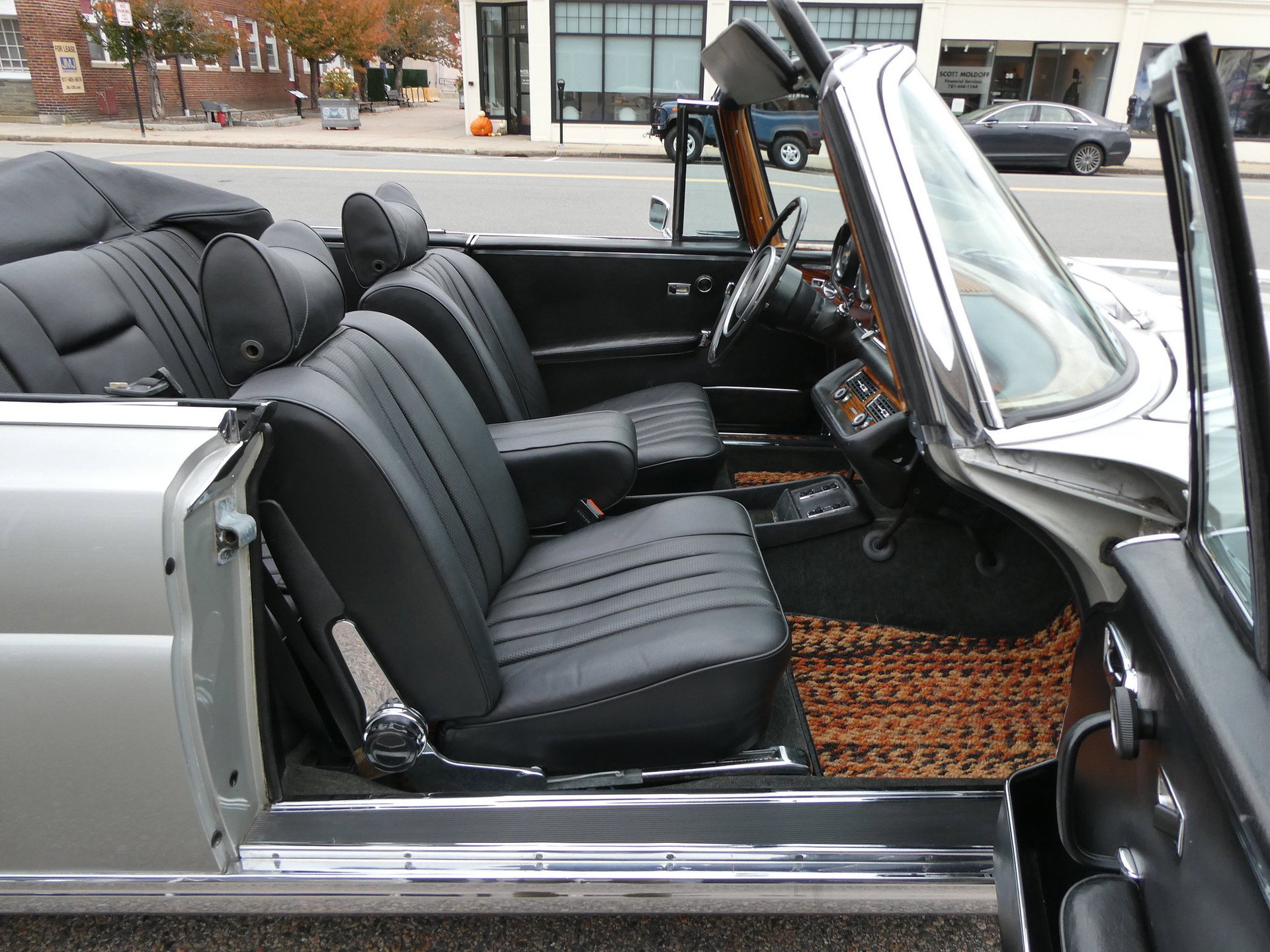 1970 Mercedes-Benz S-Class W111/112 - 280SE low-grille cabriolet | previous marque specialist restoration | original colors | one of 200 low-grille 280SE cabriolet USA example, foto 11