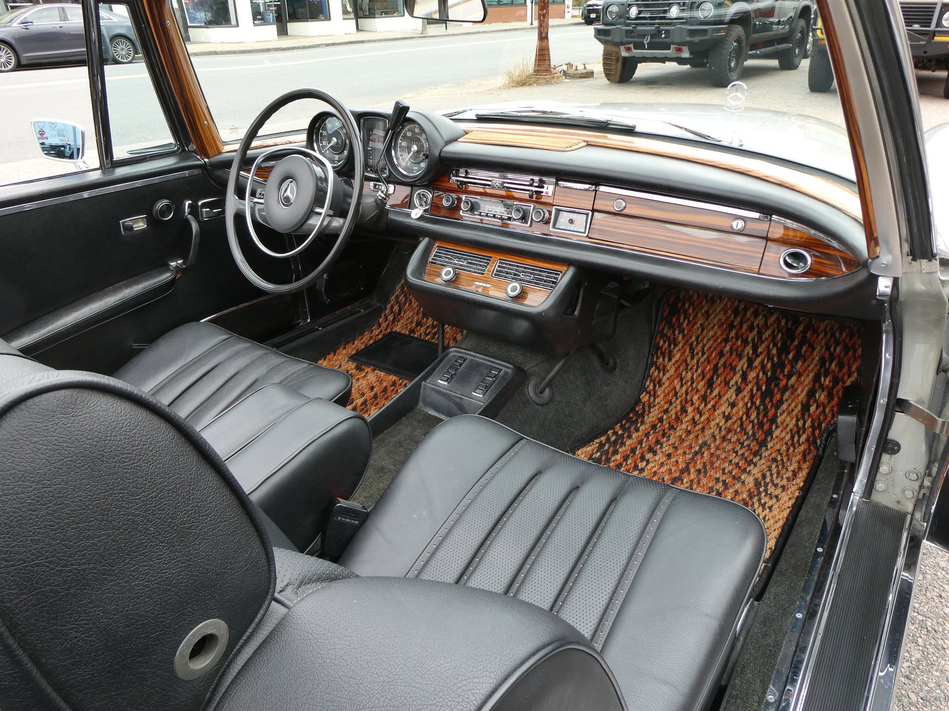 1970 Mercedes-Benz S-Class W111/112 - 280SE low-grille cabriolet | previous marque specialist restoration | original colors | one of 200 low-grille 280SE cabriolet USA example, foto 12