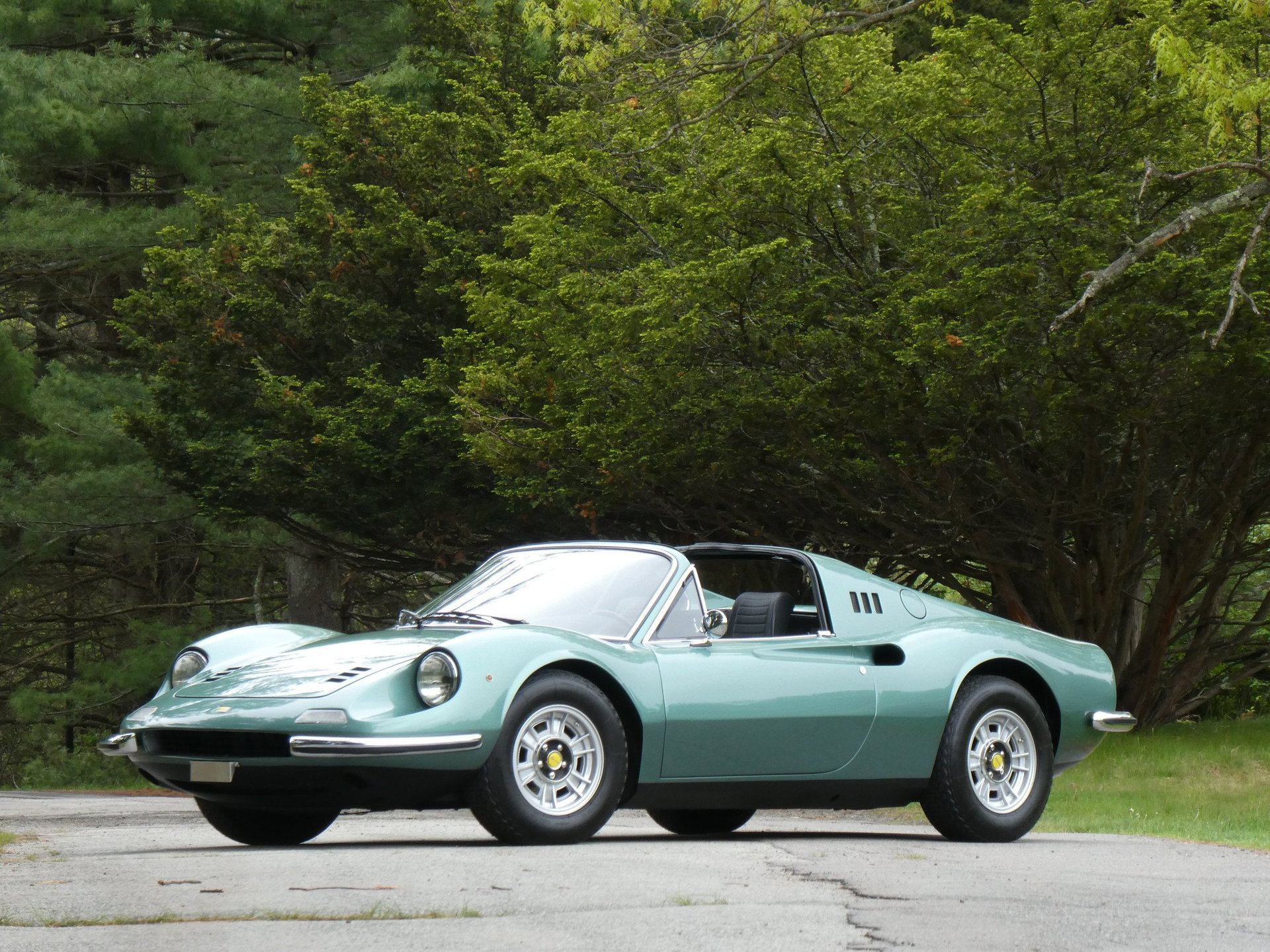 1973 Ferrari 246 'Dino' - 1973 246 Dino GTS | spectacular original colors | matching numbers | fully restored | power windows and air conditioning, foto 1