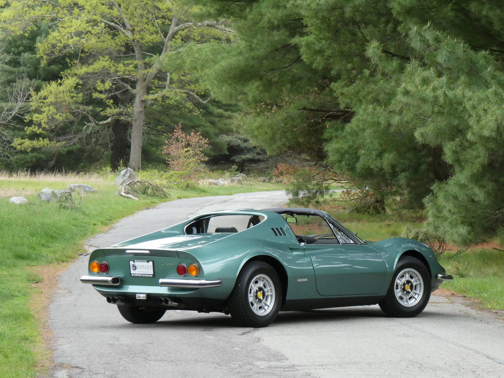 1973 Ferrari 246 'Dino' - 1973 246 Dino GTS | spectacular original colors | matching numbers | fully restored | power windows and air conditioning, foto 4