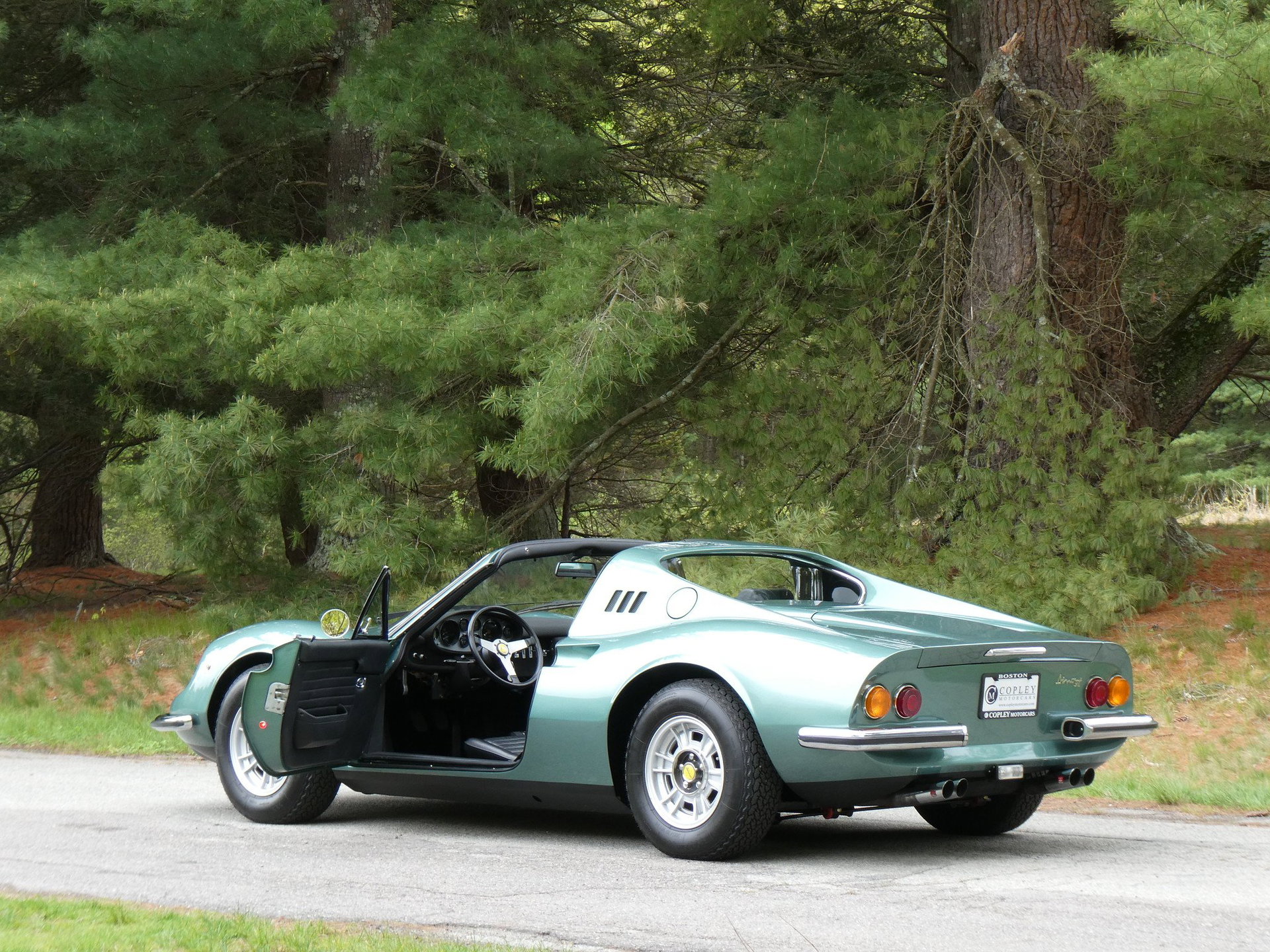 1973 Ferrari 246 'Dino' - 1973 246 Dino GTS | spectacular original colors | matching numbers | fully restored | power windows and air conditioning, foto 5