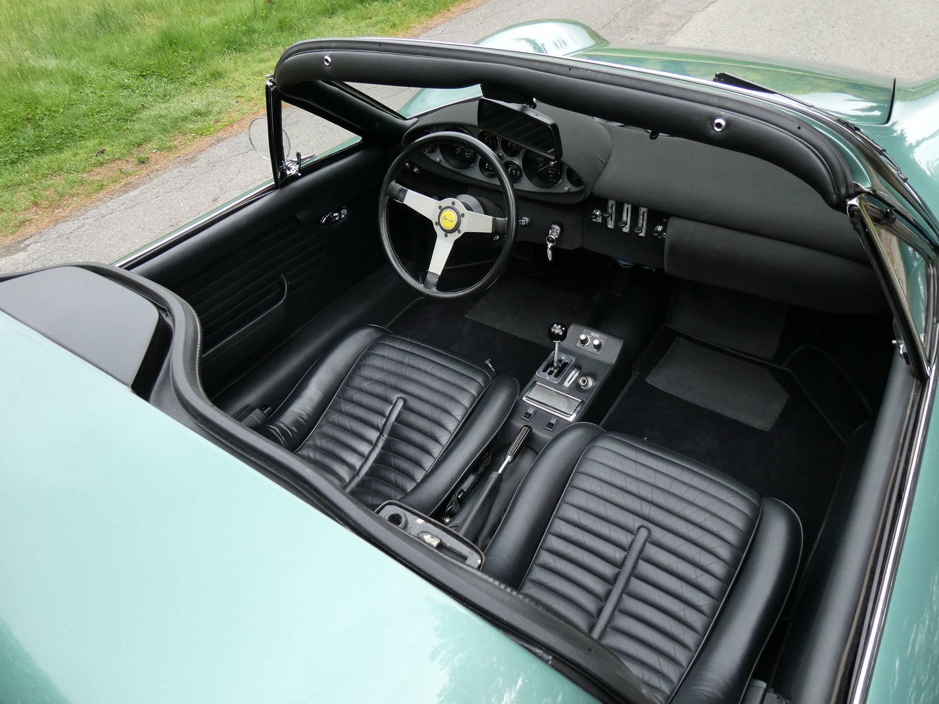 1973 Ferrari 246 'Dino' - 1973 246 Dino GTS | spectacular original colors | matching numbers | fully restored | power windows and air conditioning, foto 10