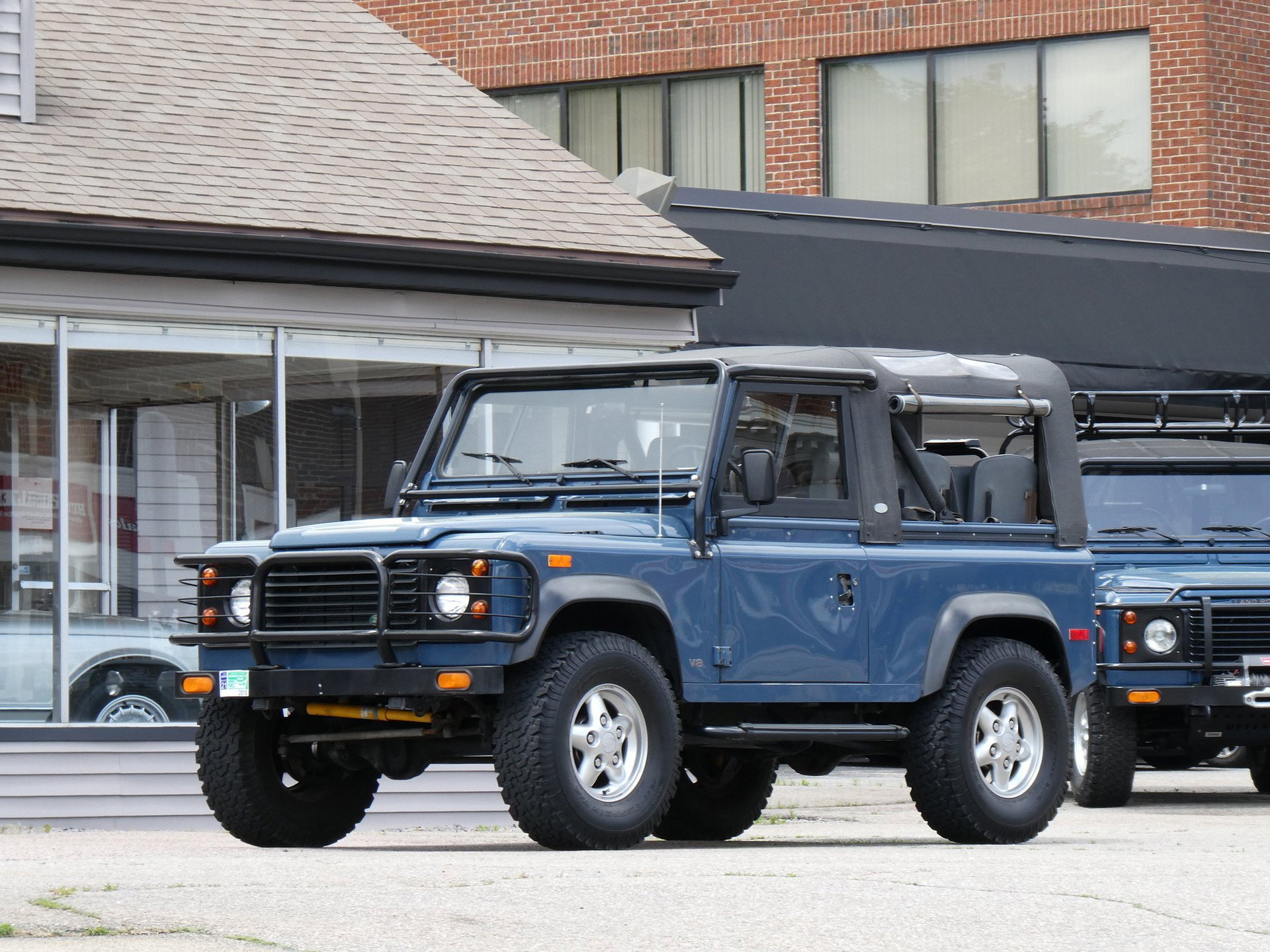 1994 Land Rover Defender - Authentic North American Spec | 5 speed manual | stunning Arles Blue | only 55,750 miles, foto 2