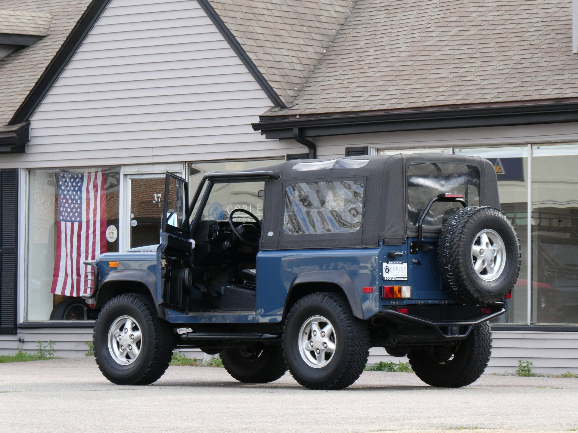 1994 Land Rover Defender - Authentic North American Spec | 5 speed manual | stunning Arles Blue | only 55,750 miles, foto 4