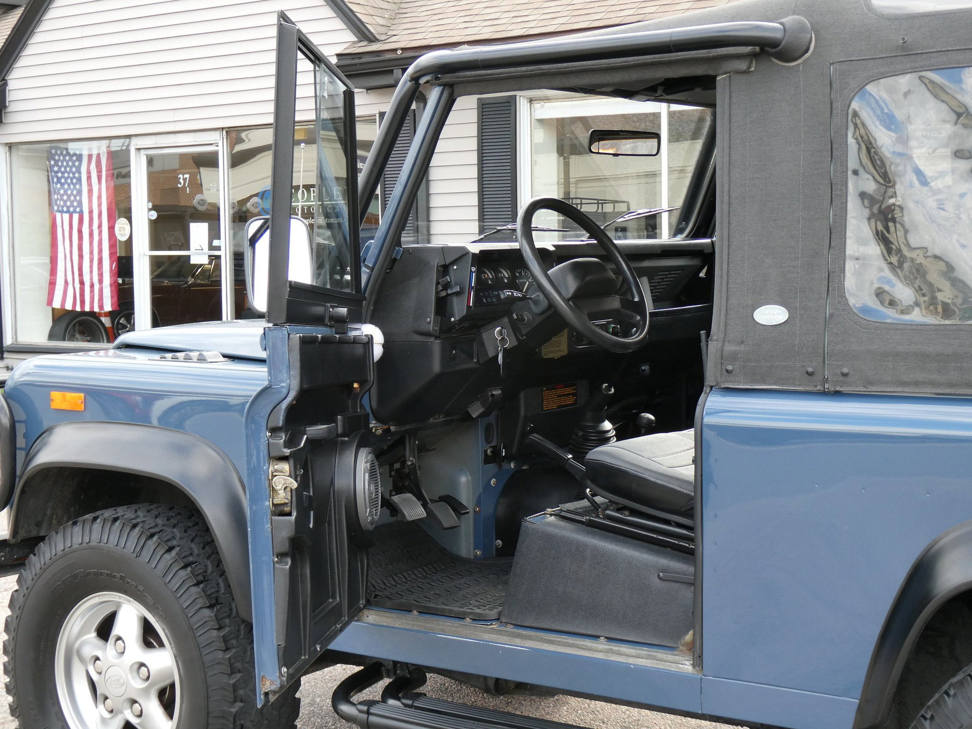 1994 Land Rover Defender - Authentic North American Spec | 5 speed manual | stunning Arles Blue | only 55,750 miles, foto 5