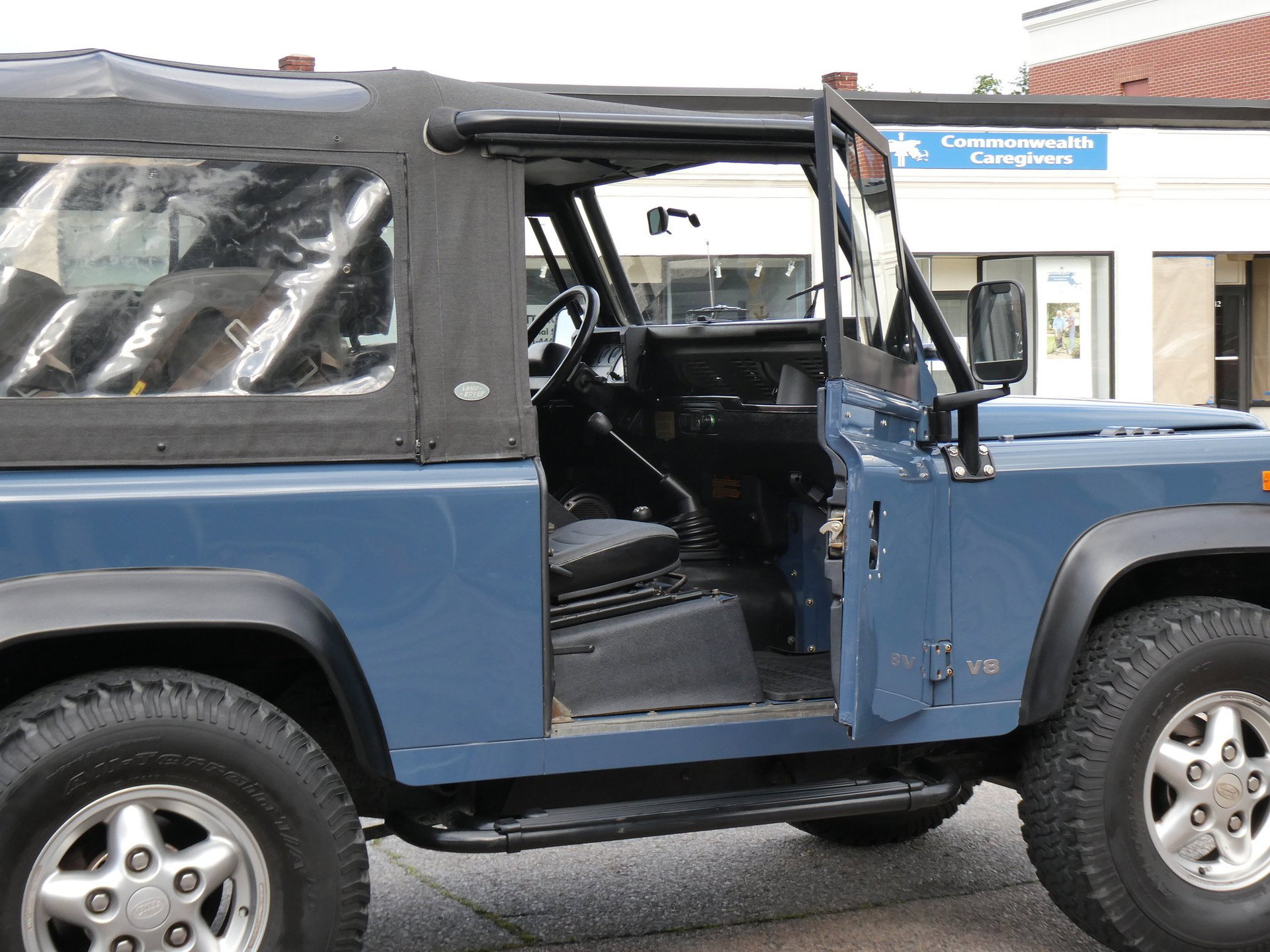 1994 Land Rover Defender - Authentic North American Spec | 5 speed manual | stunning Arles Blue | only 55,750 miles, foto 10