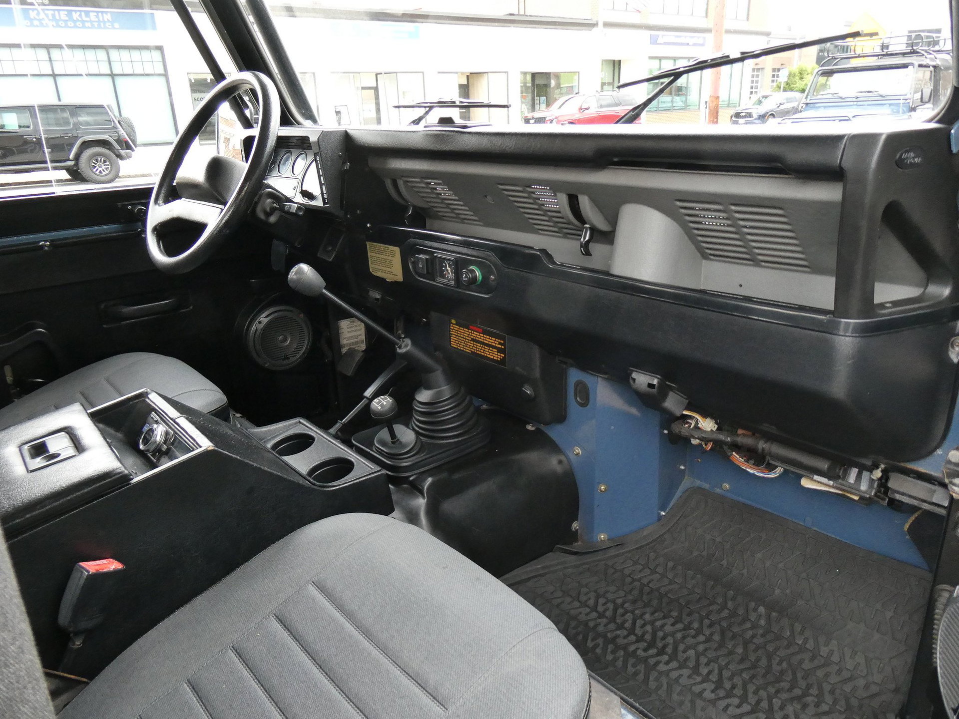 1994 Land Rover Defender - Authentic North American Spec | 5 speed manual | stunning Arles Blue | only 55,750 miles, foto 12