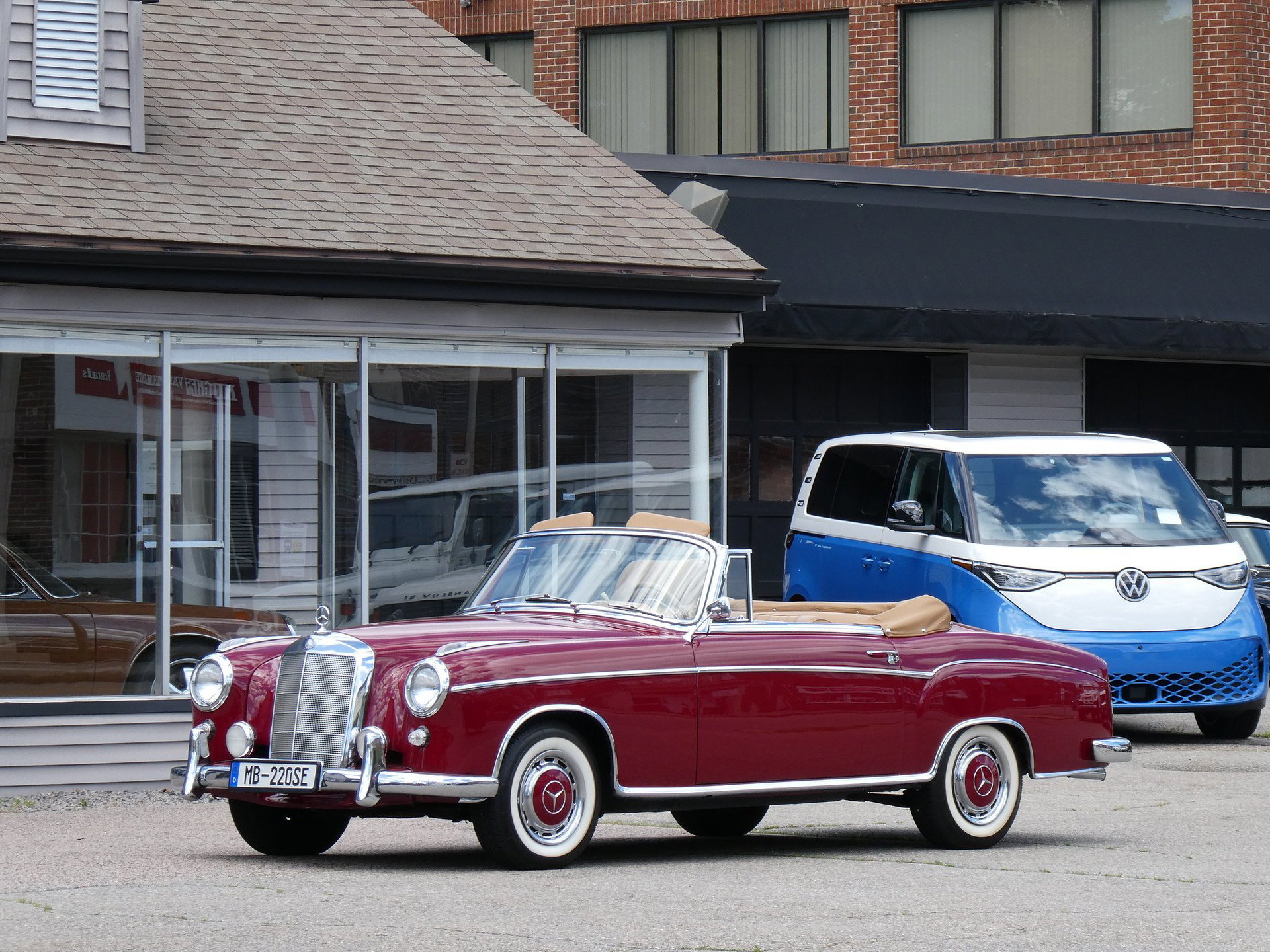 1960 Mercedes-Benz 220 - 220SE Ponton cabriolet | matching numbers original engine | wonderful older restoration | 4 speed manual | original USA delivery, foto 2