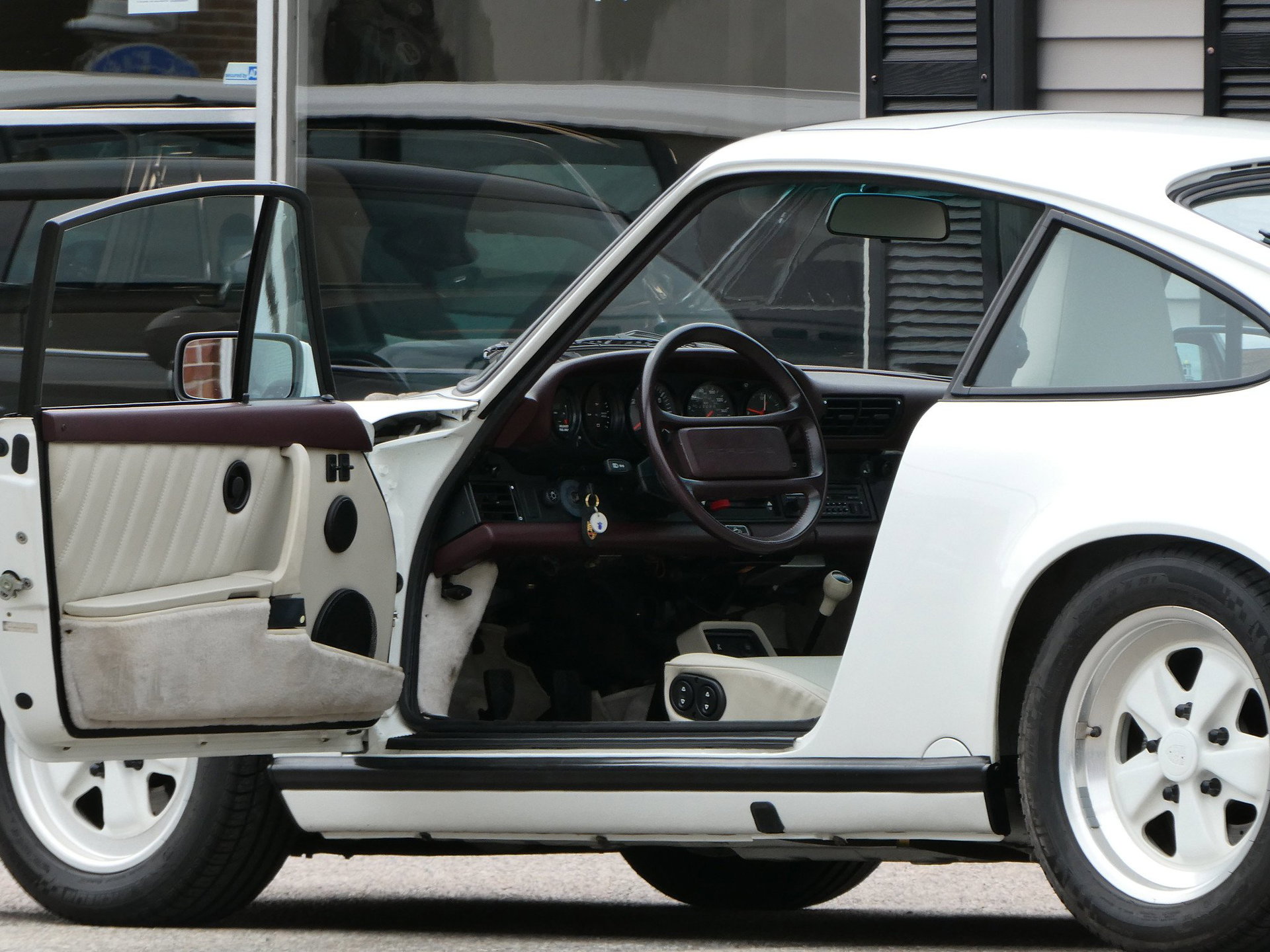 1988 Porsche 911 "G" - G50 speed | all matching numbers | just 29,525 miles from new | original manuals and maintenance booklet | exceptional throughout, foto 6
