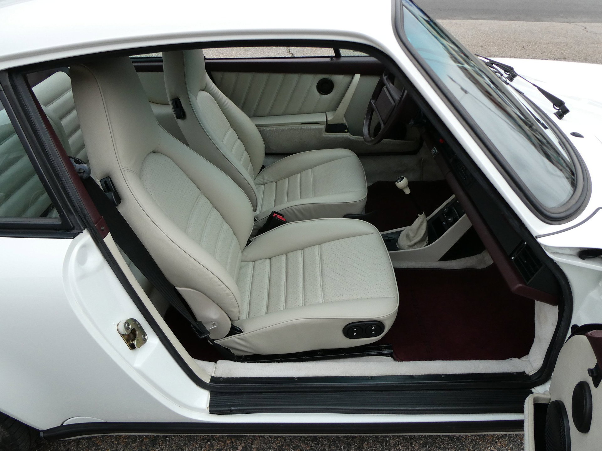 1988 Porsche 911 "G" - G50 speed | all matching numbers | just 29,525 miles from new | original manuals and maintenance booklet | exceptional throughout, foto 10