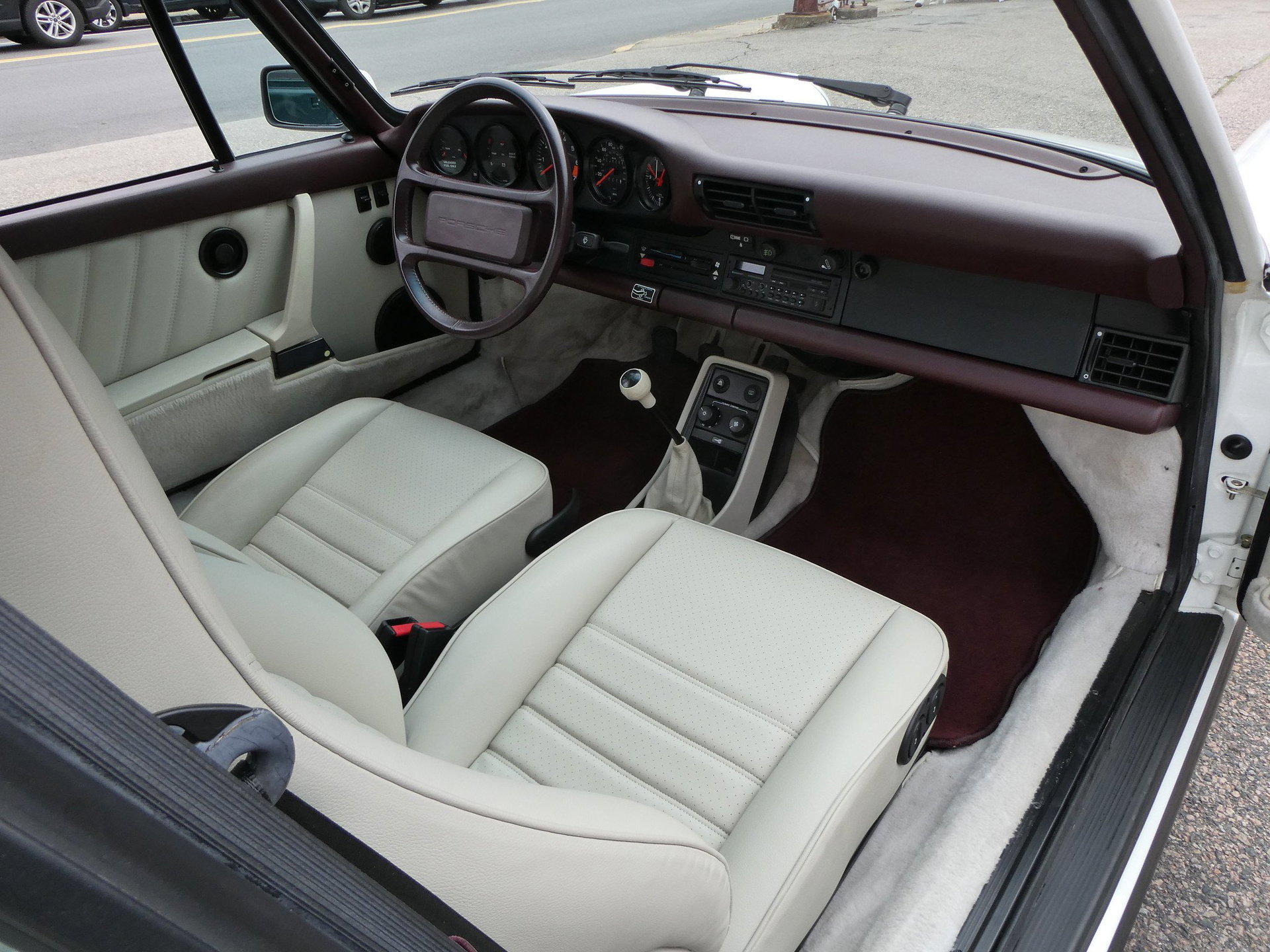 1988 Porsche 911 "G" - G50 speed | all matching numbers | just 29,525 miles from new | original manuals and maintenance booklet | exceptional throughout, foto 11