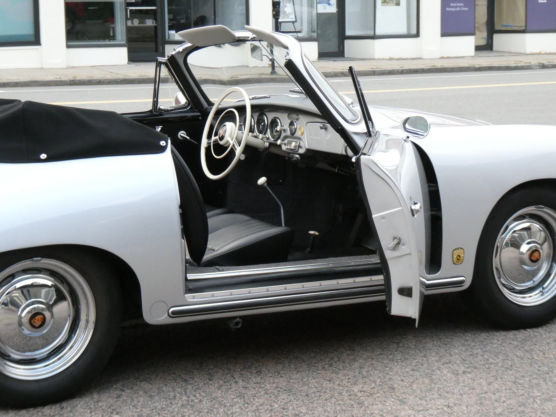 1958 Porsche 356 - 1958 356 A cabriolet | uprated 75hp 356 B Super engnine | specialist restoration | original colors, foto 11