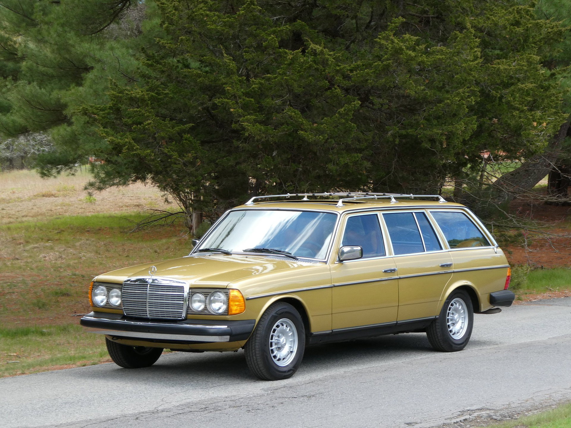 1979 Mercedes-Benz E-Class - 300TD station wagon | spectacular original colors | wonderful condition throughout, foto 2