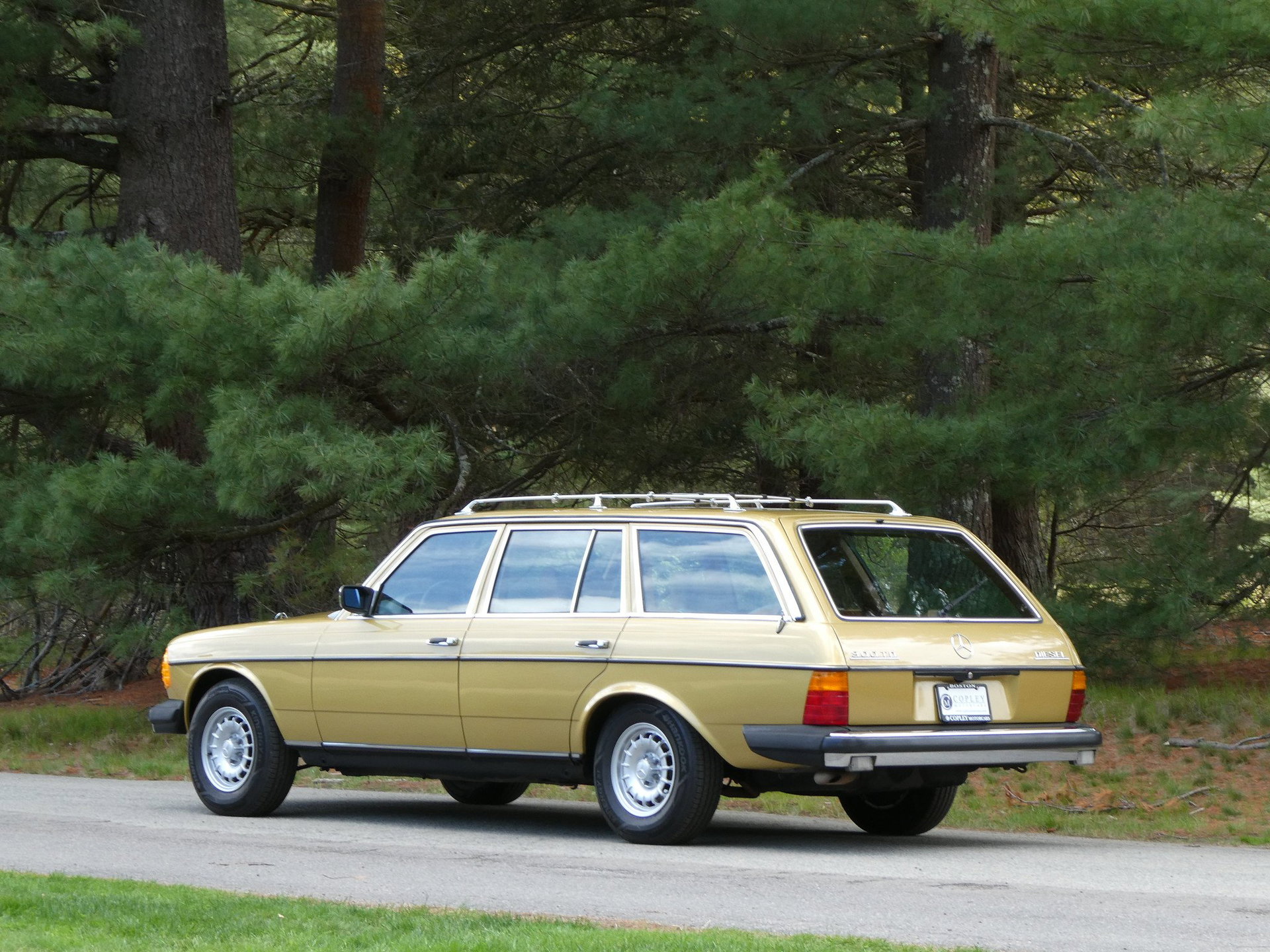 1979 Mercedes-Benz E-Class - 300TD station wagon | spectacular original colors | wonderful condition throughout, foto 3
