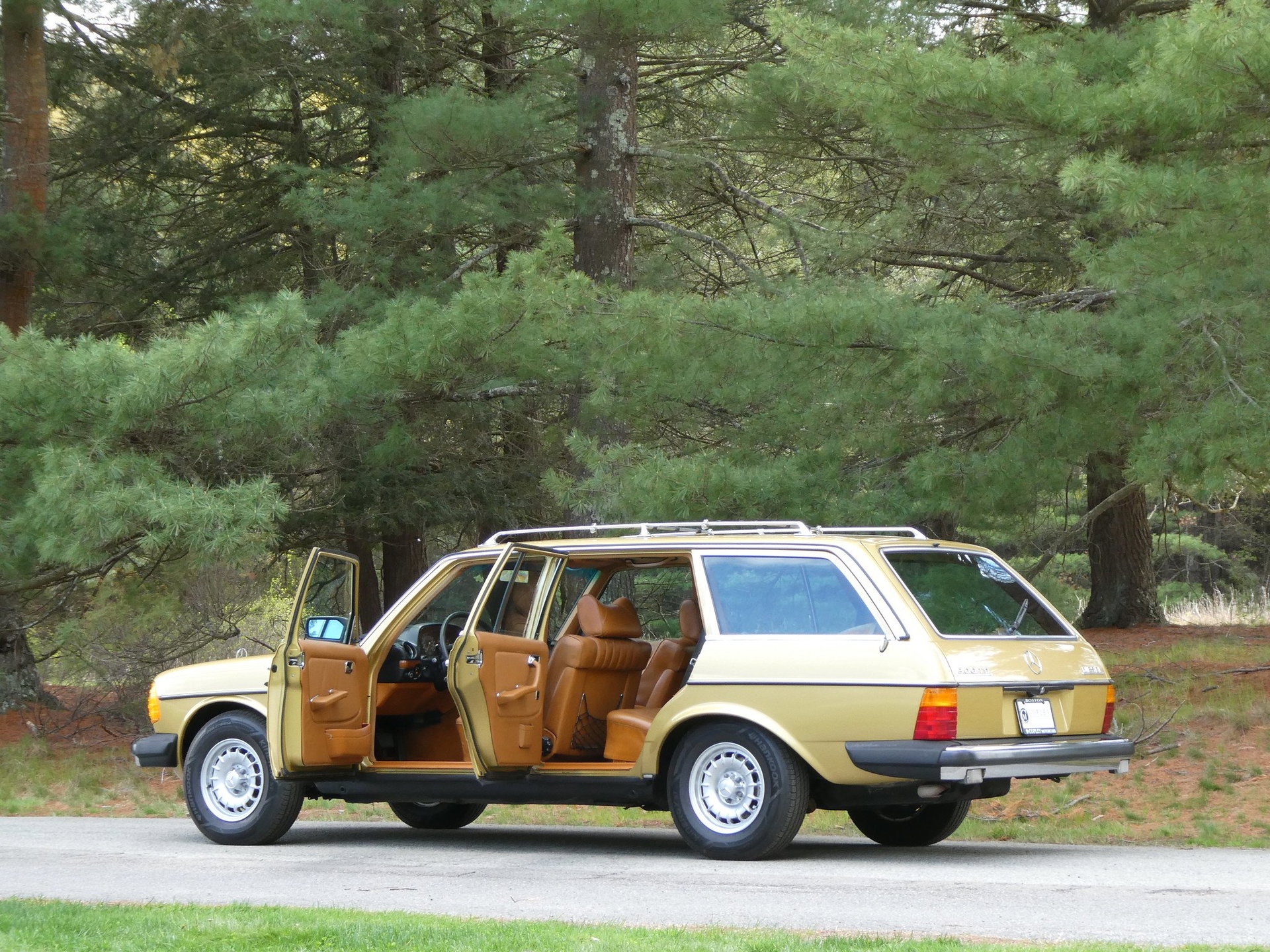 1979 Mercedes-Benz E-Class - 300TD station wagon | spectacular original colors | wonderful condition throughout, foto 4