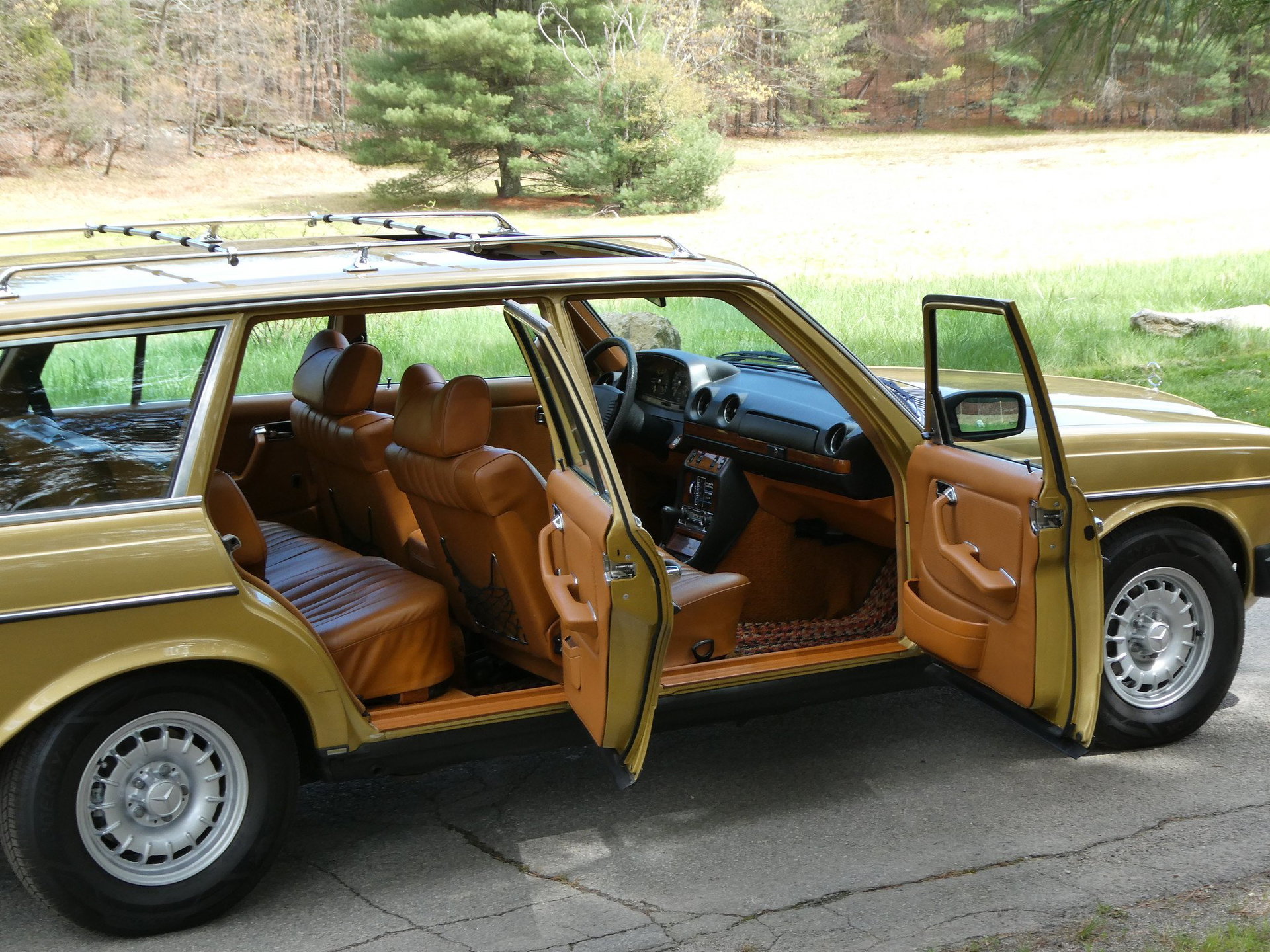 1979 Mercedes-Benz E-Class - 300TD station wagon | spectacular original colors | wonderful condition throughout, foto 10