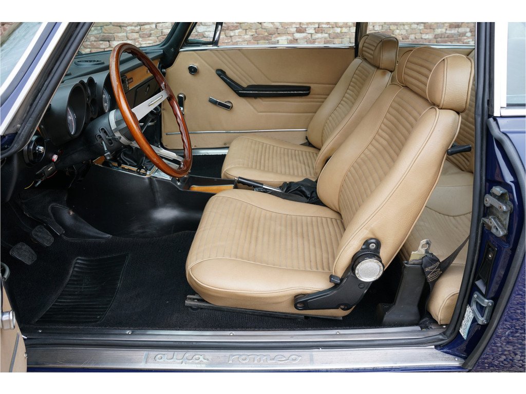 1974 Alfa Romeo GTV - 2000 Bertone "Blu Ollandese over Naturale", foto 3