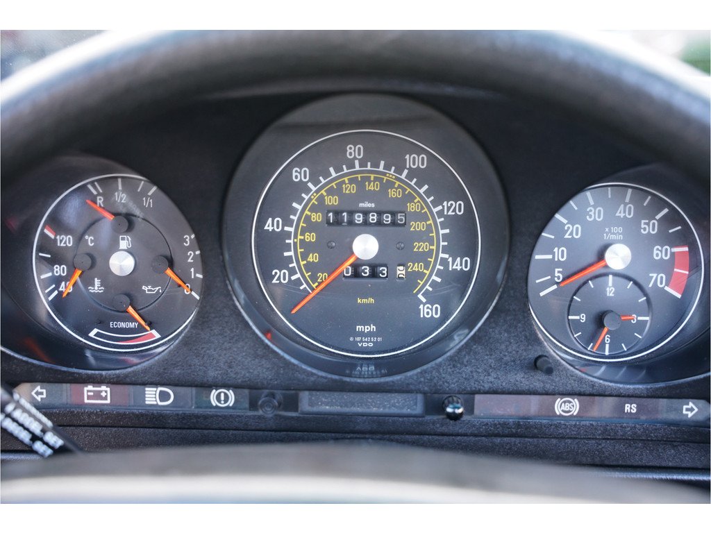 1983 Mercedes-Benz SL - SL500 "Signal Red like Bobby Ewing's Car", foto 9