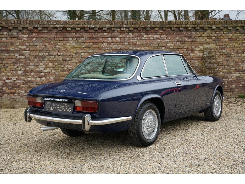 1974 Alfa Romeo GTV - 2000 Bertone "Blu Ollandese over Naturale", foto 2