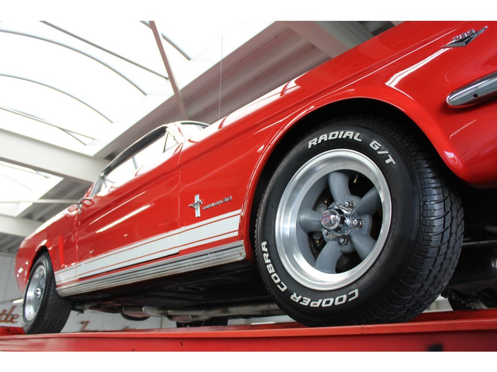 1965 Ford Mustang - 289 Fastback "An A-code in Triple Red", foto 8