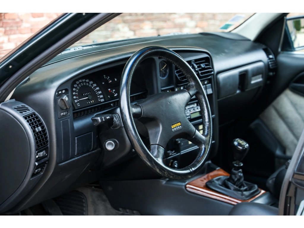 1992 Lotus Omega, foto 3