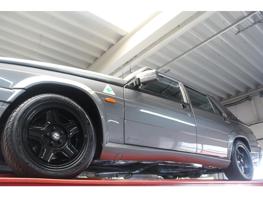 1988 Alfa Romeo 75 - 3.0 V6 "Restored and rebuilt", foto 11