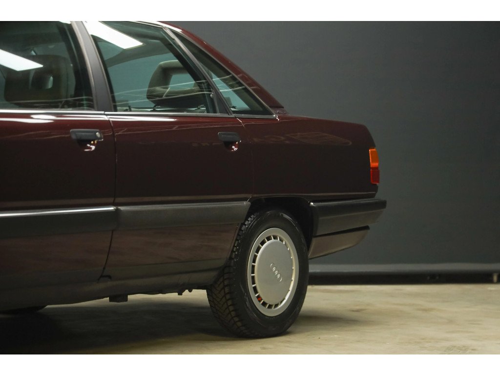 1990 Audi 100 - Quattro "The 5-Cylinder in Zyclamrot Metallic", foto 9