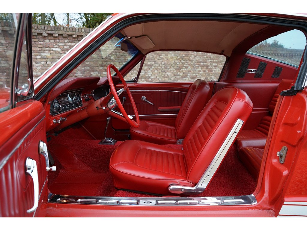 1965 Ford Mustang - 289 Fastback "An A-code in Triple Red", foto 3