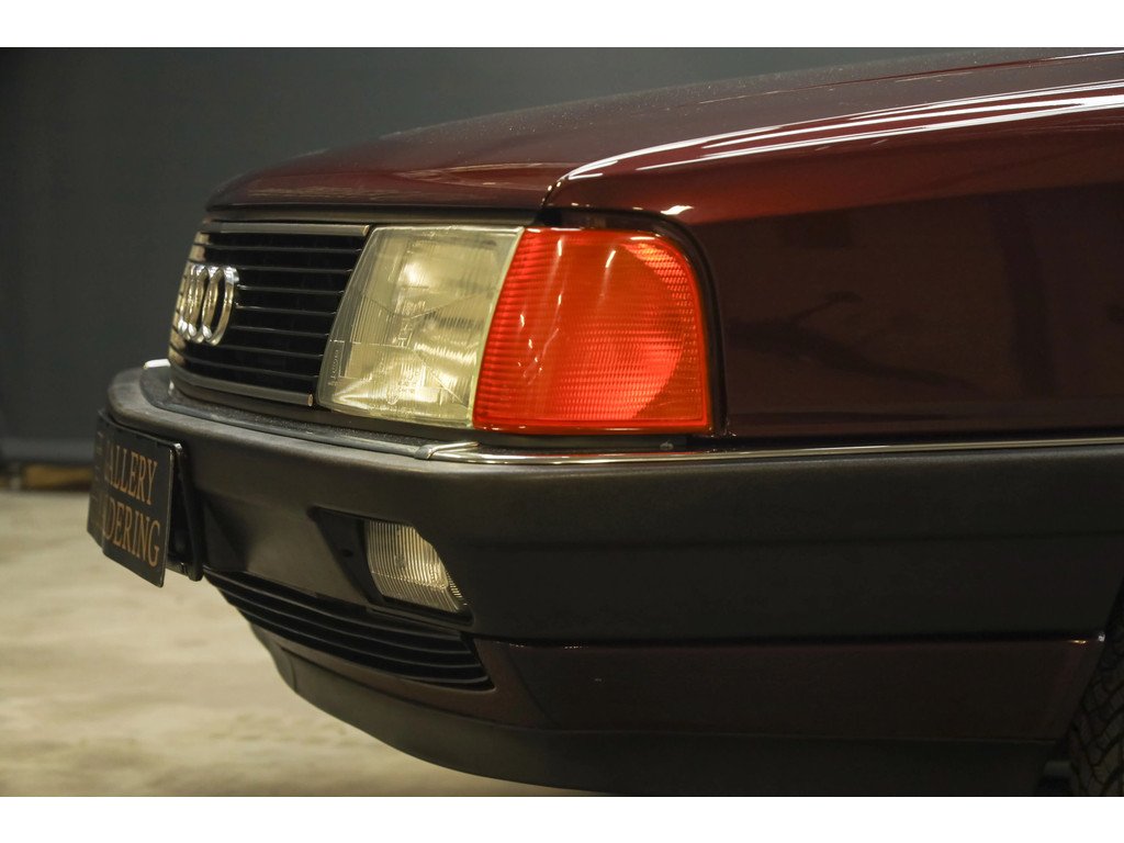 1990 Audi 100 - Quattro "The 5-Cylinder in Zyclamrot Metallic", foto 12