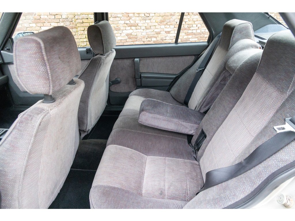 1988 Alfa Romeo 75 - 2.0 Twin Spark "Nicely preserved", foto 12