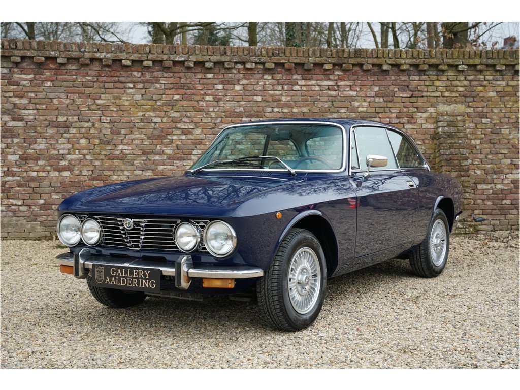 1974 Alfa Romeo GTV - 2000 Bertone "Blu Ollandese over Naturale", foto 1