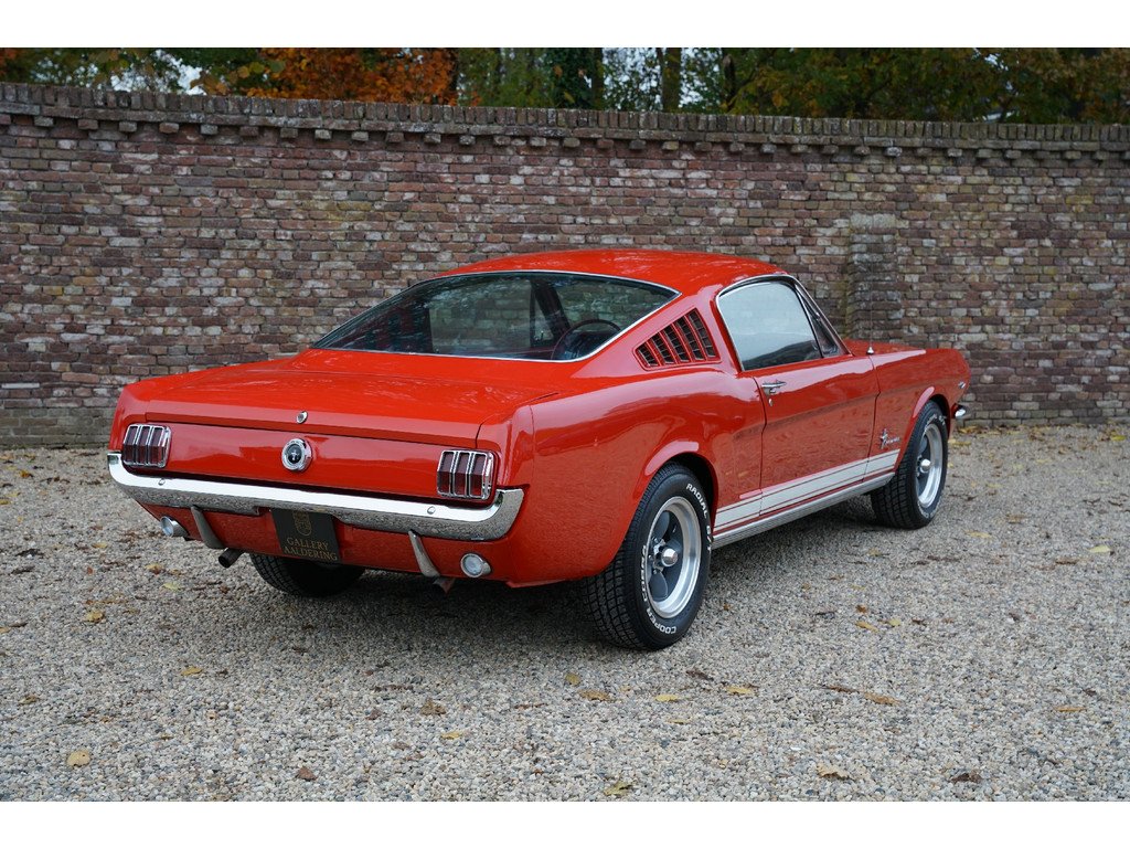 1965 Ford Mustang - 289 Fastback "An A-code in Triple Red", foto 2