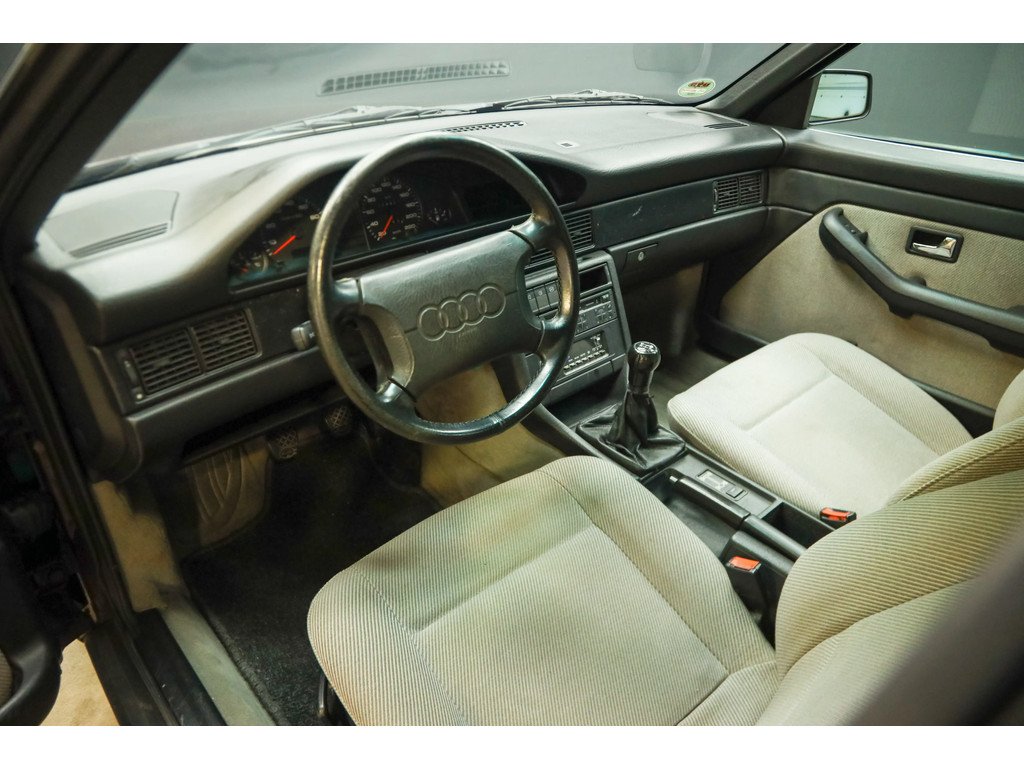 1990 Audi 100 - Quattro "The 5-Cylinder in Zyclamrot Metallic", foto 3