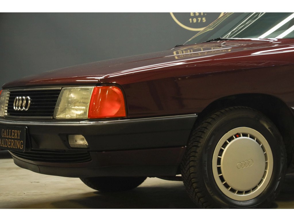 1990 Audi 100 - Quattro "The 5-Cylinder in Zyclamrot Metallic", foto 10