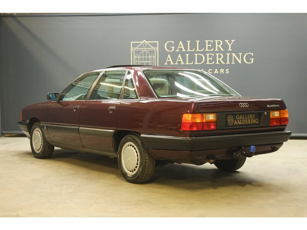 1990 Audi 100 - Quattro "The 5-Cylinder in Zyclamrot Metallic", foto 2