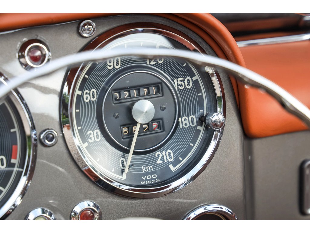 1960 Mercedes-Benz SL 190 - SL Roadster "Fully restored and matching numbers", foto 11